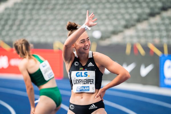 Gina Lueckenkemper (SCC Berlin) nach dem 100m Vorlauf waehrend der deutschen Leichtathletik-Meisterschaften im Olympiastadion am 25.06.2022 in Berlin